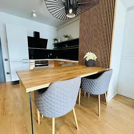 Kharisma Apartment-free Parking-ultracentral Apartment
